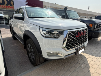 جــاك موتورز تي 8 2025 عادي 0 كم 4 سلندر دفع رباعي بيكب أبيض تحت الضمان