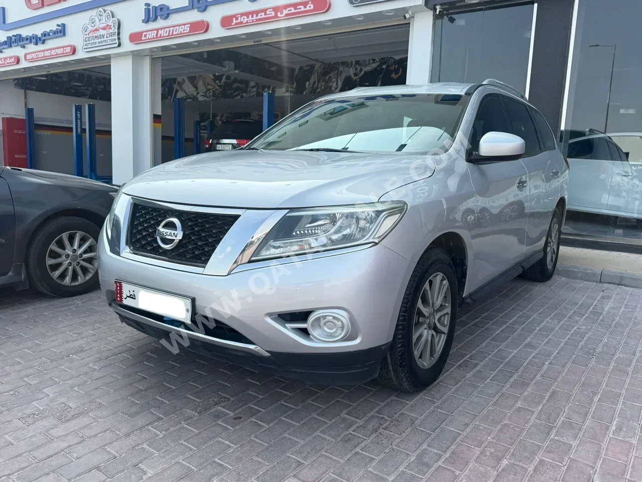 Nissan Pathfinder 2015 Automatic 107,000 Km 6 Cylinder Rear Wheel Drive (RWD) SUV Silver
