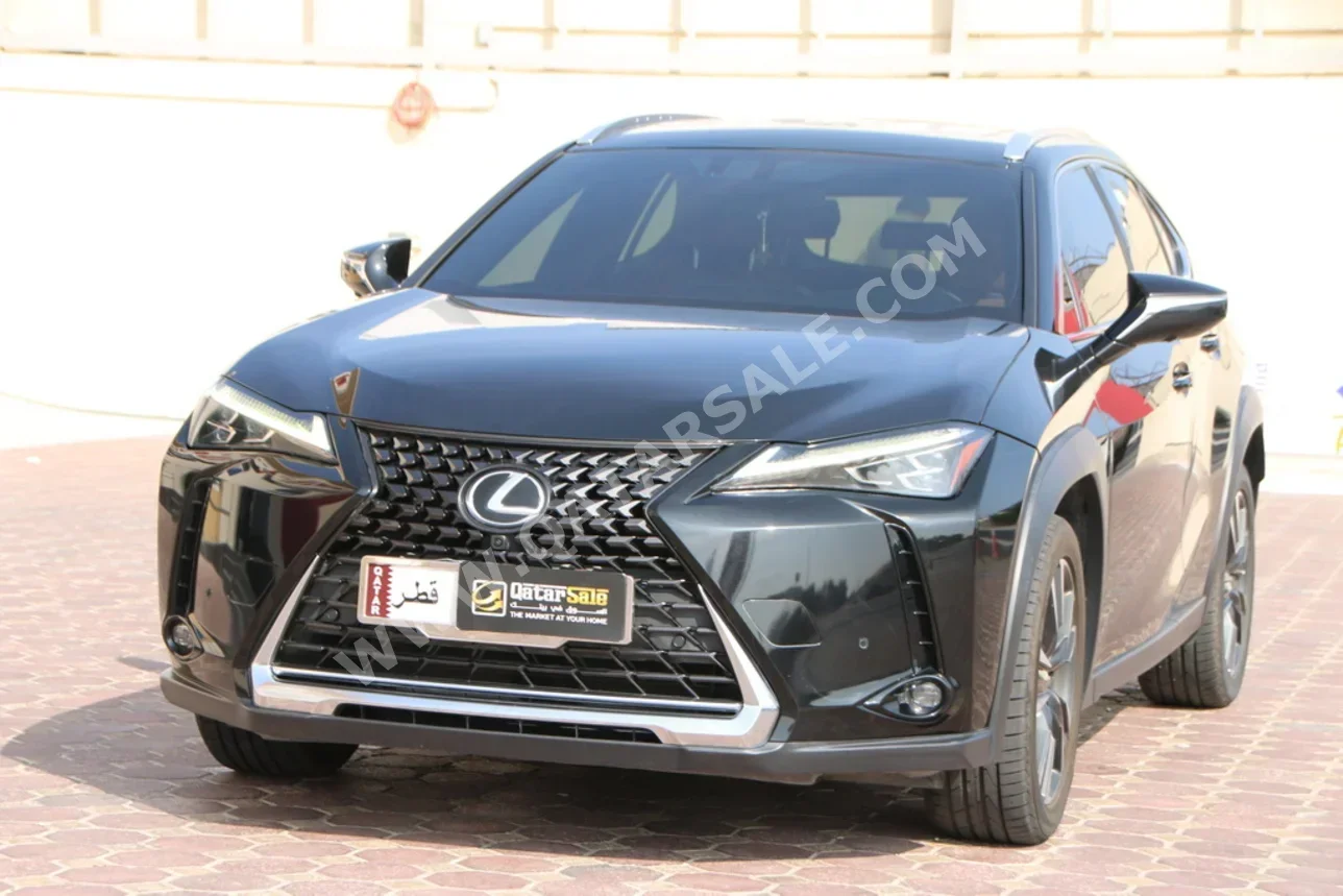 لكزس يو أكس 200 2023 اوتوماتيك 61,000 كم 4 سلندر دفع رباعي اس يو في أسود تحت الضمان