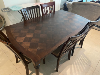 الطاولات والخزائن الجانبية - بنى