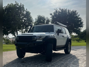 Toyota FJ Cruiser 2012 Automatic 186,000 Km 6 Cylinder Four Wheel Drive (4WD) SUV White