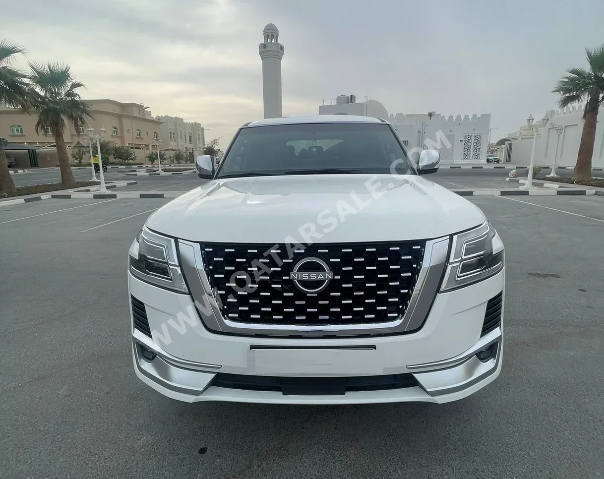 نيسان باترول بلاتنيوم 2015 اوتوماتيك 300,000 كم 8 سلندر دفع رباعي اس يو في أبيض