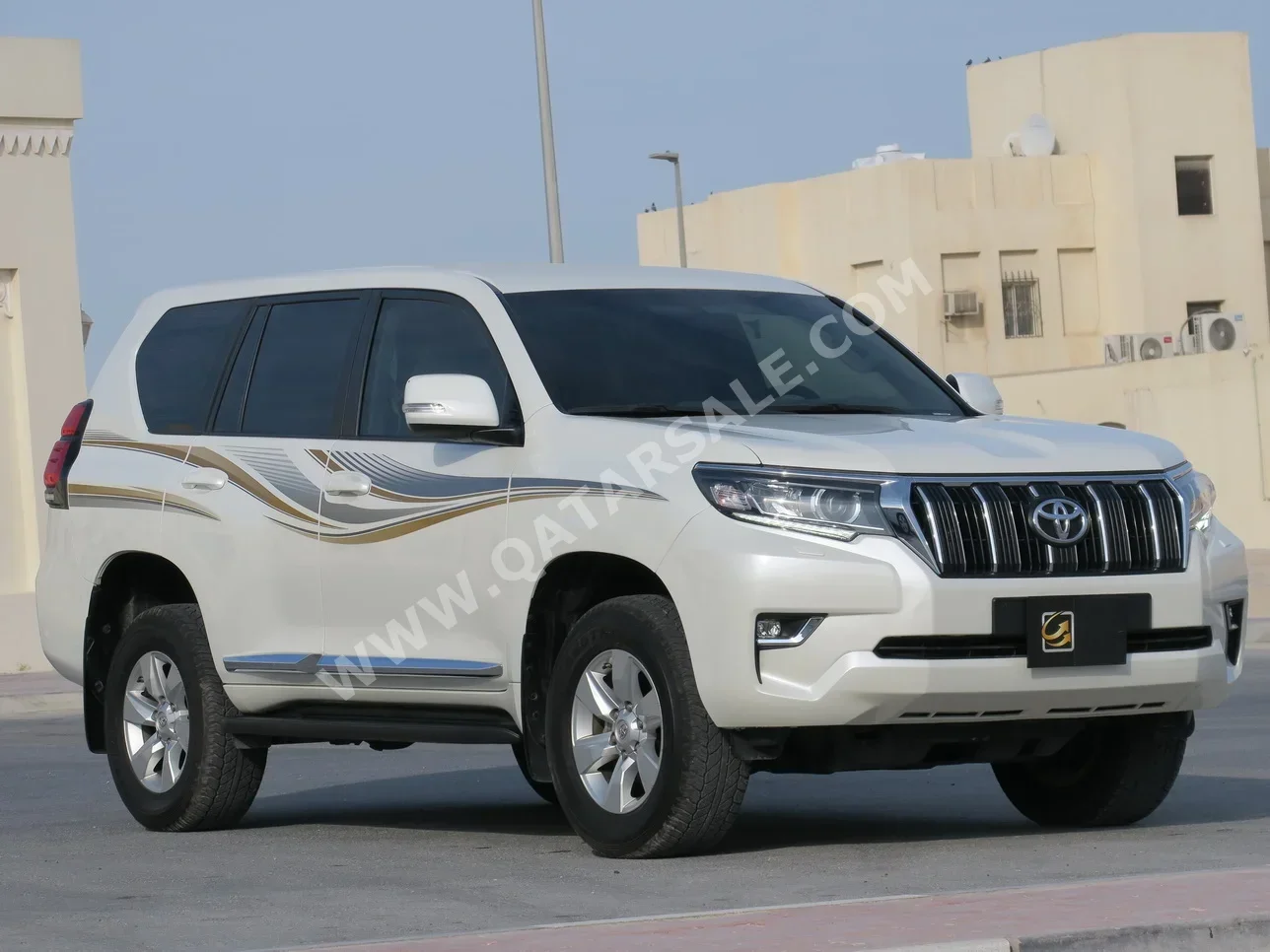 تويوتا برادو 2020 اوتوماتيك 66,000 كم 6 سلندر دفع رباعي اس يو في أبيض لؤلؤي