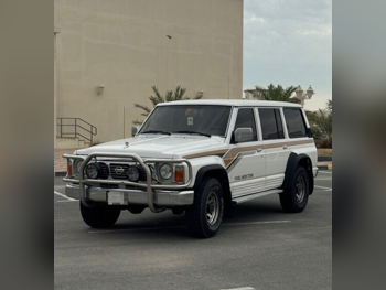 نيسان  باترول  سفاري  1993  عادي  480,000 كم  6 سلندر  دفع رباعي  اس يو في  أبيض