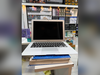 أجهزة الكمبيوتر المحمولة ابل - ماك بوك اير - فضي - بدون نظام - أبل - ام 1 -الذاكرة (رام): 8 جيجابابت