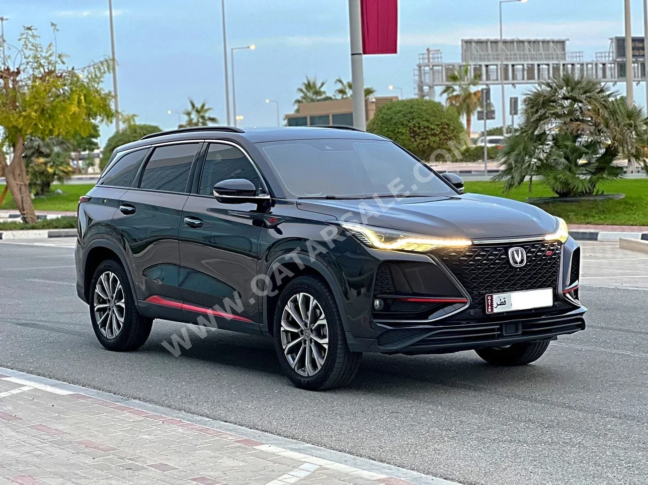 تشانجان سي اس 75 2022 اوتوماتيك 130,000 كم 4 سلندر سحب امامي اس يو في أسود