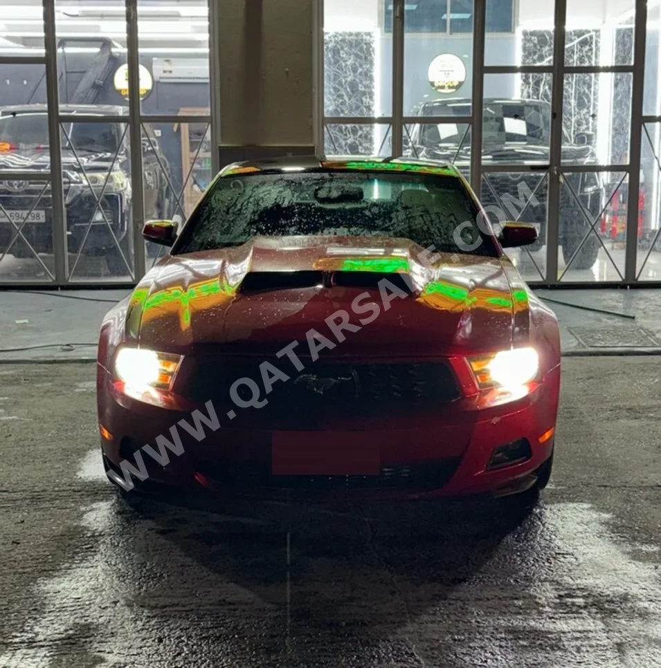 فورد موستانغ جي تي 2010 اوتوماتيك 200,000 كم 6 سلندر دفع خلفي كوبيه \ سبورت أحمر