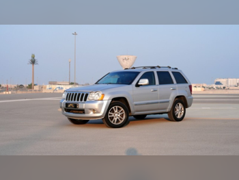 جييب  جراند شيروكي  اوفرلاند  2009  اوتوماتيك  163,000 كم  8 سلندر  دفع رباعي  اس يو في  فضي