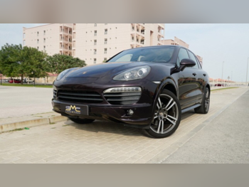 بورش  كيان  اس  2012  اوتوماتيك  174,000 كم  8 سلندر  دفع رباعي  اس يو في  بنفسجي