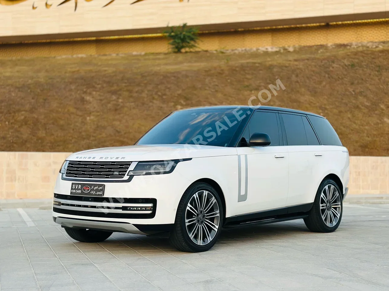 Land Rover  Range Rover Vouge  8 Cylinder  SUV 2x4  White  2024