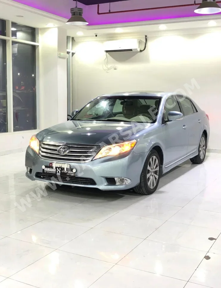 تويوتا أفالون لمتيد 2011 اوتوماتيك 331,000 كم 6 سلندر سحب امامي سيدان رمادي