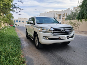 Toyota  Land Cruiser  VXR  2021  Automatic  263,000 Km  8 Cylinder  Four Wheel Drive (4WD)  SUV  White