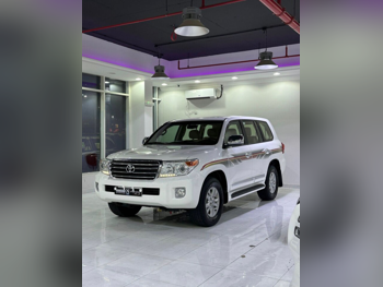 Toyota  Land Cruiser  GXR  2013  Automatic  185,000 Km  8 Cylinder  Four Wheel Drive (4WD)  SUV  White