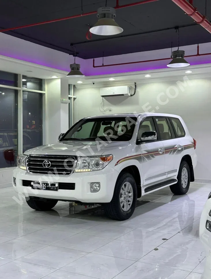 تويوتا لاند كروزر جي اكس ار 2013 اوتوماتيك 185,000 كم 8 سلندر دفع رباعي اس يو في أبيض