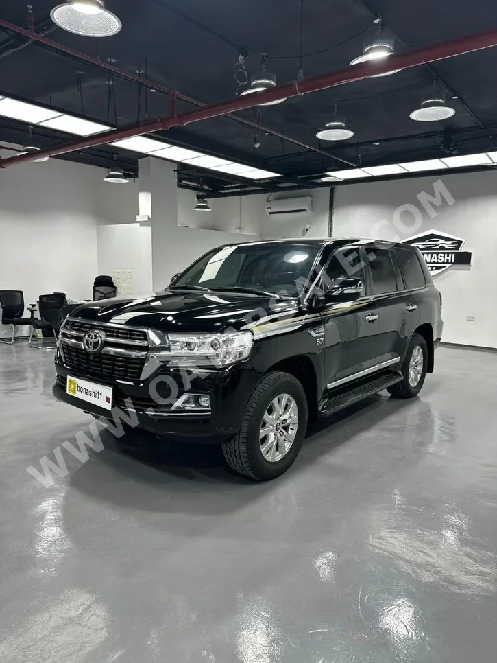 تويوتا لاند كروزر في اكس ار 2021 اوتوماتيك 158,000 كم 8 سلندر دفع رباعي اس يو في أسود