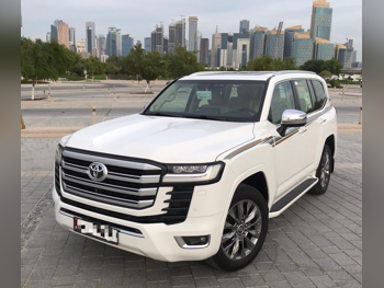 Toyota  Land Cruiser  VX Twin Turbo  2022  Automatic  83,000 Km  6 Cylinder  Four Wheel Drive (4WD)  SUV  White  With Warranty