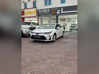 تويوتا  كورولا  اكس ال اي  2025  اوتوماتيك  10,000 كم  4 سلندر  سحب امامي  سيدان  أبيض  تحت الضمان