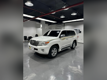 Toyota  Land Cruiser  VXR  2013  Automatic  316,000 Km  8 Cylinder  Four Wheel Drive (4WD)  SUV  White