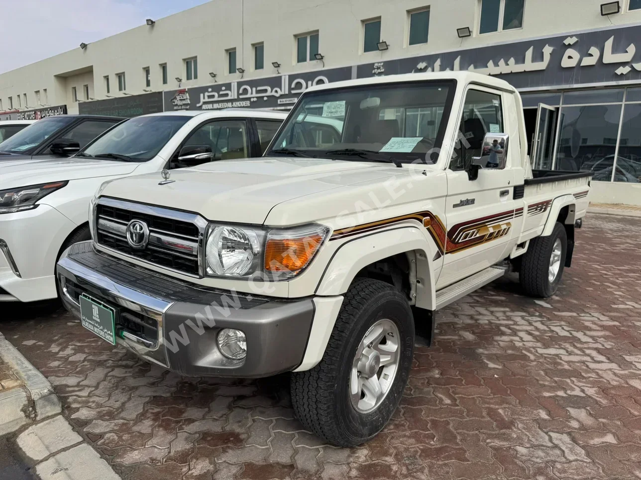 تويوتا  لاند كروزر  ال اكس  2023  عادي  31,000 كم  6 سلندر  دفع رباعي  بيكب  أبيض  تحت الضمان
