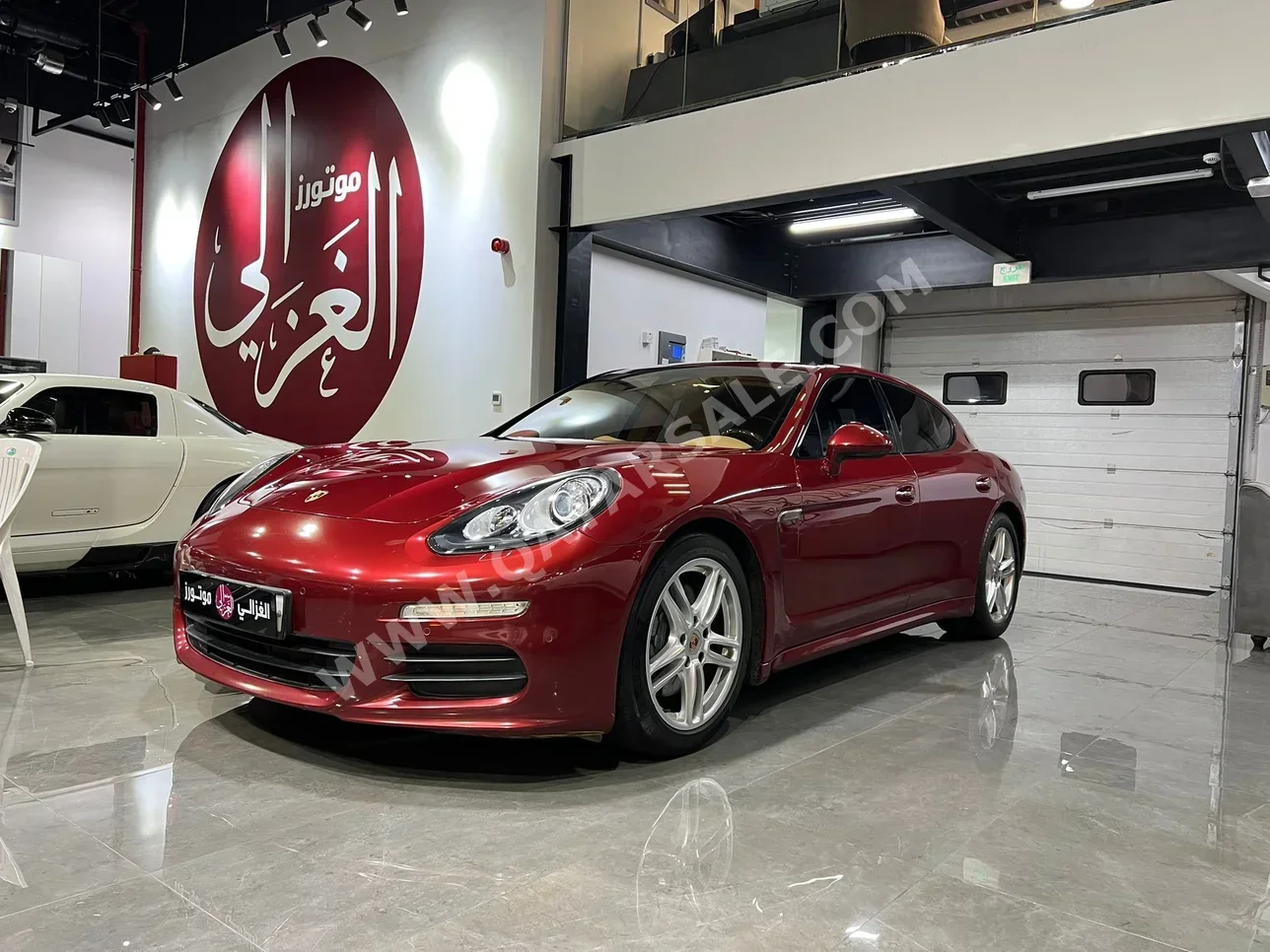 بورش بانميرا 2014 اوتوماتيك 165,000 كم 6 سلندر دفع خلفي سيدان عنابي