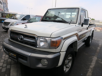 Toyota  Land Cruiser  LX  2022  Manual  200,000 Km  6 Cylinder  Four Wheel Drive (4WD)  Pick Up  White
