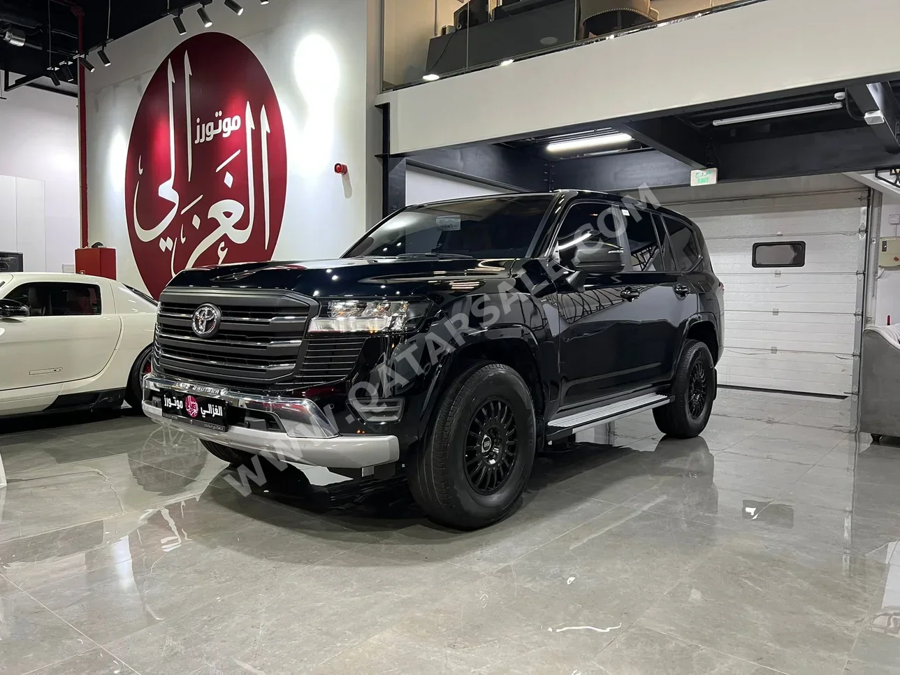 تويوتا لاند كروزر جي اكس 2024 اوتوماتيك 83,000 كم 6 سلندر دفع رباعي اس يو في أسود تحت الضمان
