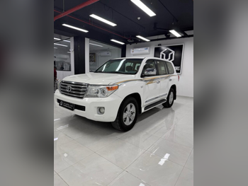 Toyota  Land Cruiser  VXR  2013  Automatic  442,000 Km  8 Cylinder  Four Wheel Drive (4WD)  SUV  White