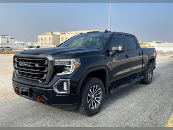 GMC  Sierra  AT4  2021  Automatic  83,000 Km  8 Cylinder  Four Wheel Drive (4WD)  Pick Up  Black