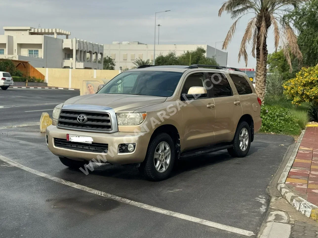 تويوتا سكويا 2012 اوتوماتيك 300,000 كم 8 سلندر دفع رباعي اس يو في ذهبي