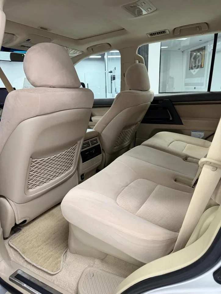 Toyota  Land Cruiser  GXR  2020  Automatic  275,000 Km  8 Cylinder  Four Wheel Drive (4WD)  SUV  Silver