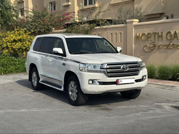 تويوتا  لاند كروزر  جي اكس ار  2021  اوتوماتيك  140,000 كم  6 سلندر  دفع رباعي  اس يو في  أبيض