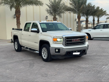 جي ام سي  سييرا  اس ال اي  2014  اوتوماتيك  220,000 كم  8 سلندر  دفع رباعي  بيكب  أبيض