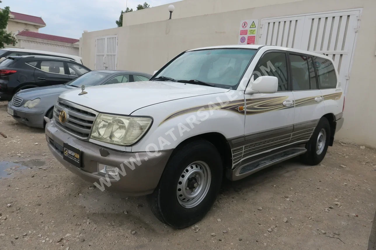 Toyota Land Cruiser GXR 2005 Manual 169,000 Km 6 Cylinder Four Wheel Drive (4WD) SUV White
