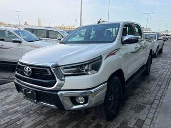 تويوتا  هاي لوكس  2025  اوتوماتيك  200 كم  4 سلندر  دفع رباعي  بيكب  أبيض  تحت الضمان