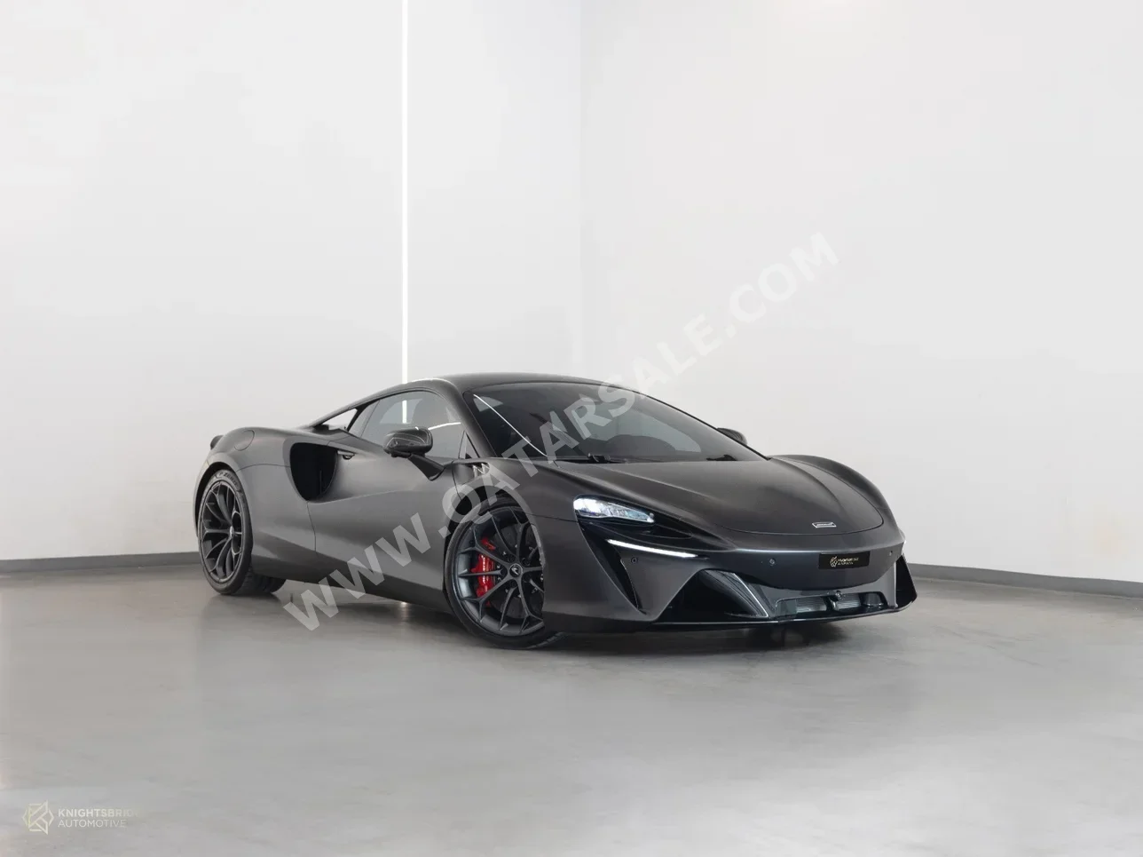 ماكلارين ارتورا 2023 اوتوماتيك 3,900 كم 6 سلندر دفع خلفي كوبيه \ سبورت أسود تحت الضمان