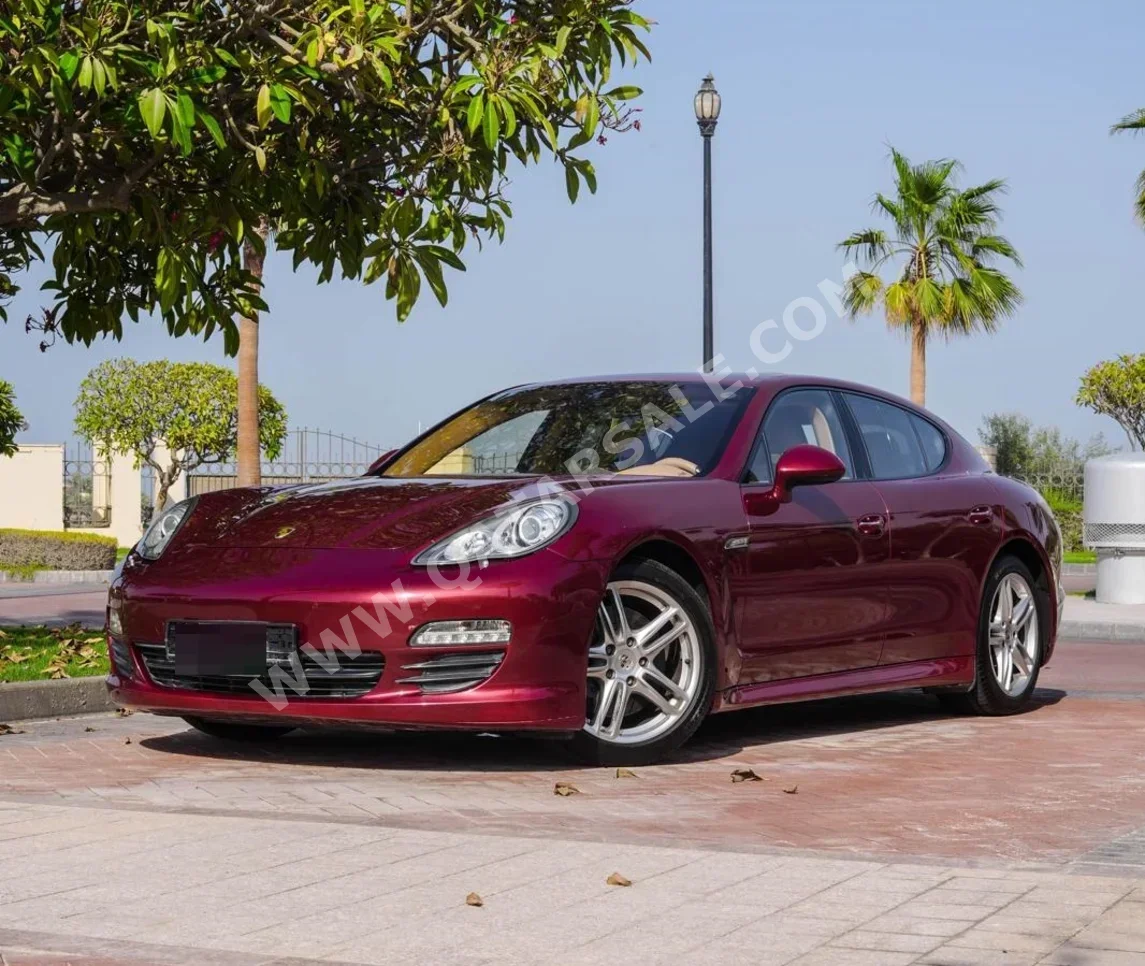 Porsche Panamera 2013 Automatic 40,000 Km 6 Cylinder Rear Wheel Drive (RWD) Sedan Maroon