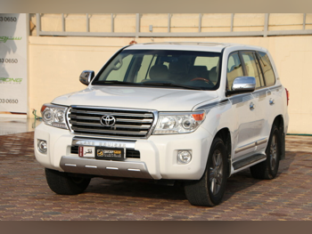 تويوتا  لاند كروزر  جي اكس ار  2015  اوتوماتيك  242,000 كم  8 سلندر  دفع رباعي  اس يو في  أبيض
