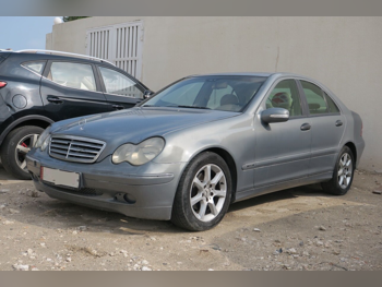 مرسيدس - بنز  سي - كلاس  200  2005  اوتوماتيك  270,000 كم  4 سلندر  دفع خلفي  سيدان  فضي