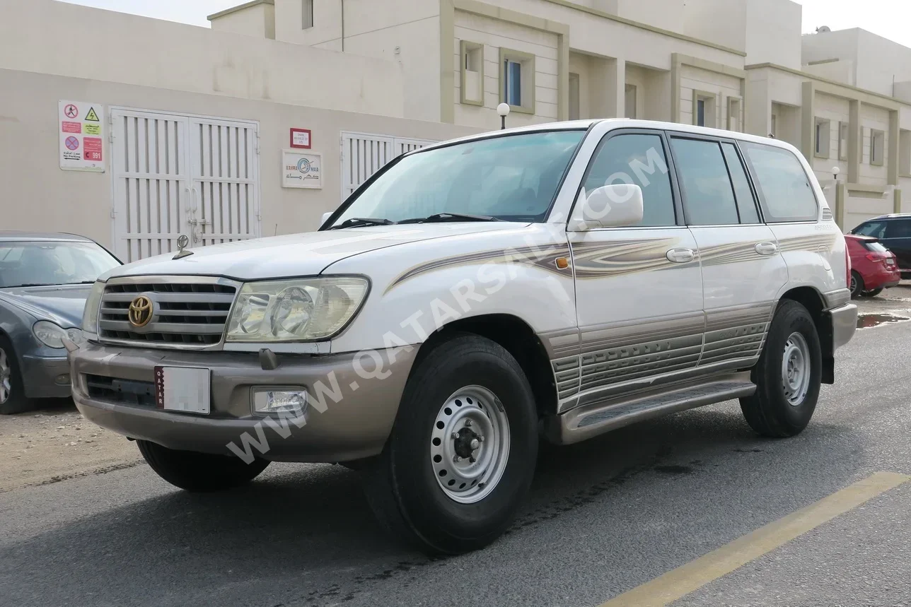 Toyota Land Cruiser GXR 2004 Automatic 146,000 Km 6 Cylinder Four Wheel Drive (4WD) SUV White