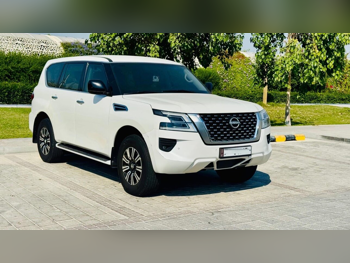 نيسان  باترول  أكس أي  2020  اوتوماتيك  141,000 كم  6 سلندر  دفع رباعي  اس يو في  أبيض