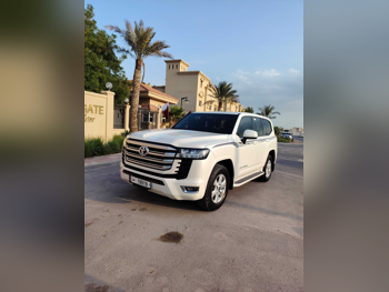 تويوتا  لاند كروزر  جي اكس ار توين توربو  2023  اوتوماتيك  76,000 كم  6 سلندر  دفع رباعي  اس يو في  أبيض لؤلؤي