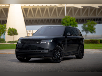 لاند روفر  رنج روفر  فوج اتش اس اي  2023  اوتوماتيك  24,000 كم  8 سلندر  دفع رباعي  اس يو في  أسود  تحت الضمان
