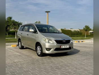 تويوتا  إنوفا  2014  اوتوماتيك  282,000 كم  4 سلندر  سحب امامي  فان \ باص  ذهبي