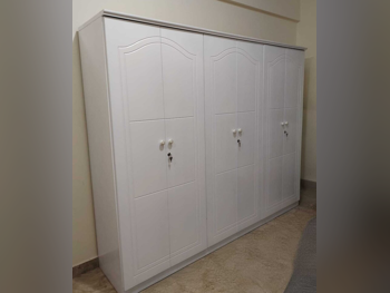 خزائن ودواليب الملابس والزينة - دوحة فيرنيتشر - خزائن - أبيض