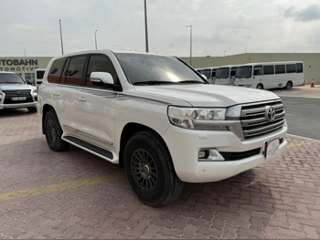 Toyota  Land Cruiser  GXR  2019  Automatic  238,000 Km  8 Cylinder  Four Wheel Drive (4WD)  SUV  White