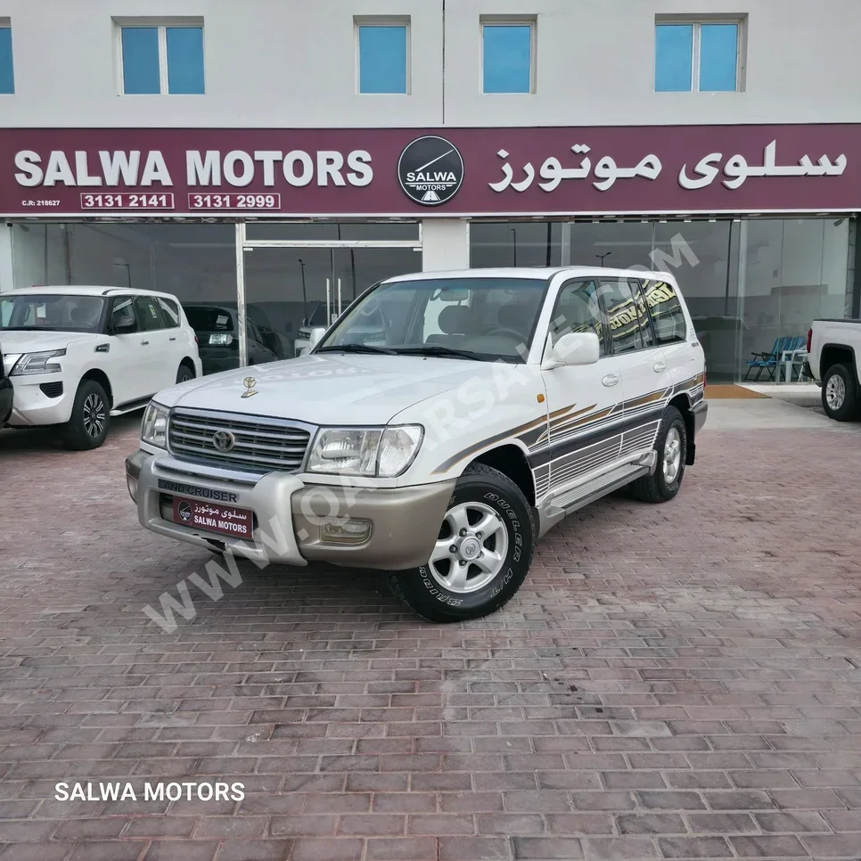 Toyota Land Cruiser GXR 2002 Automatic 277,000 Km 6 Cylinder Four Wheel Drive (4WD) SUV White