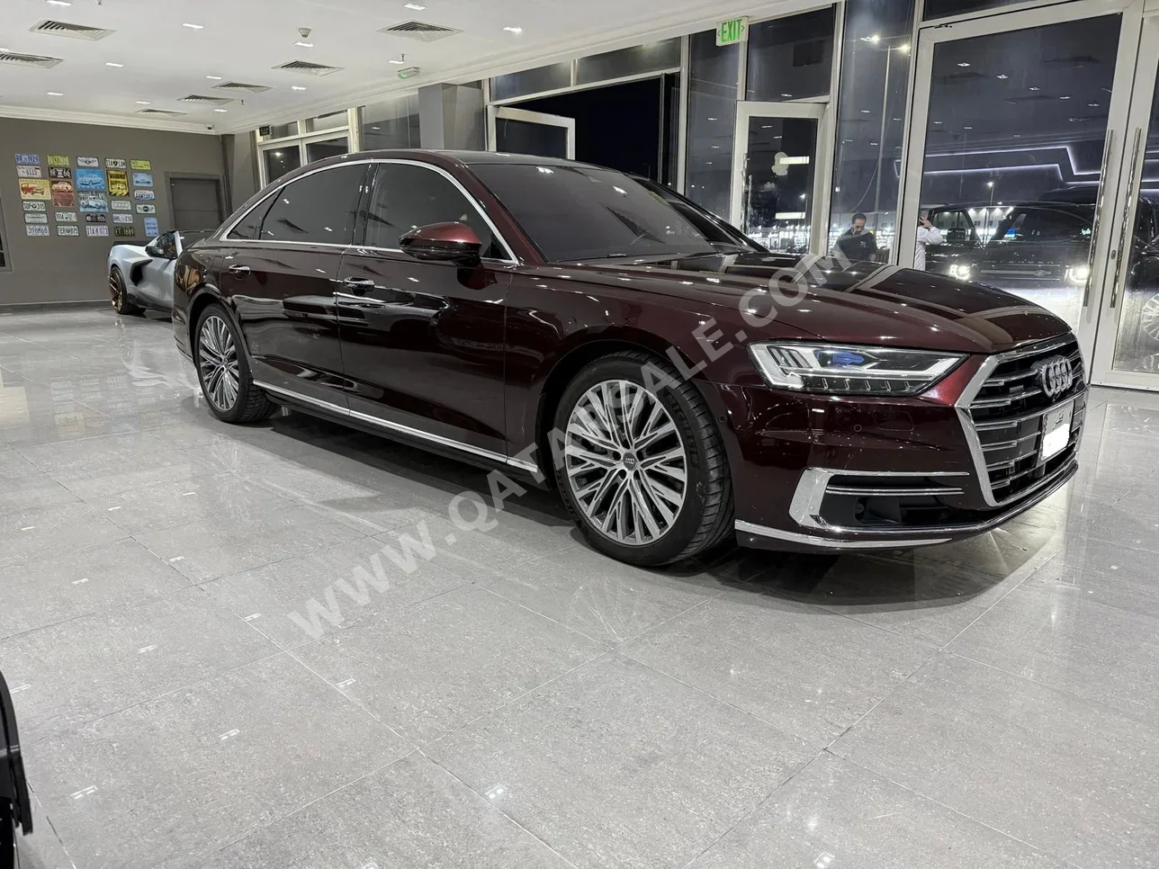 اودي أي 8 أل 2018 اوتوماتيك 100,000 كم 6 سلندر دفع كلي مستمر سيدان عنابي