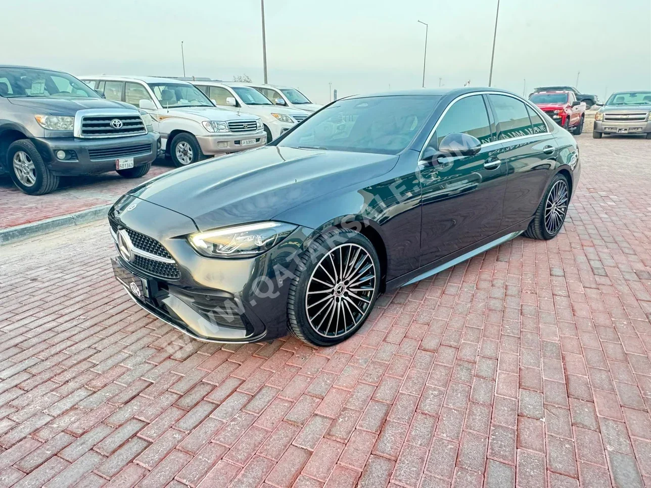 مرسيدس - بنز  سي - كلاس  200  2024  اوتوماتيك  16,000 كم  4 سلندر  دفع خلفي  سيدان  رمادي  تحت الضمان