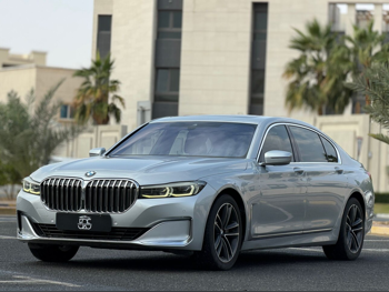 بي ام دبليو  الفئة - السابعة  730 Li  2020  اوتوماتيك  72,000 كم  4 سلندر  دفع خلفي  سيدان  رمادي