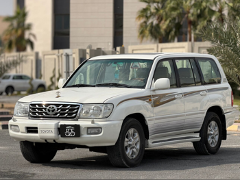 تويوتا  لاند كروزر  في اكس ار  2006  اوتوماتيك  310,000 كم  8 سلندر  دفع رباعي  اس يو في  أبيض